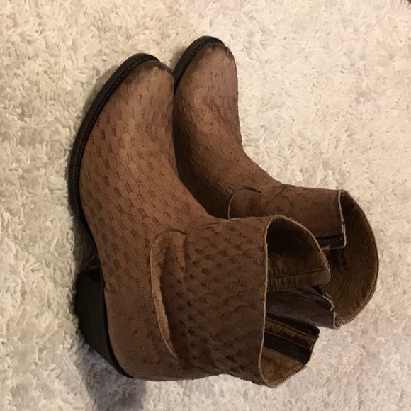 Handmade Tony Lama all leather boots. Never worn. Great versatile Taupe Brown. - Picture 5 of 9